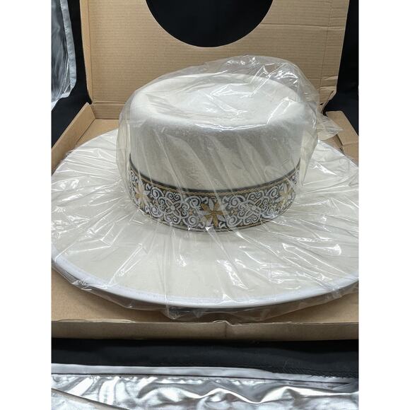 Femsee Wool Hat Sz Medium Cream Color Embroidery Band - Picture 13 of 16